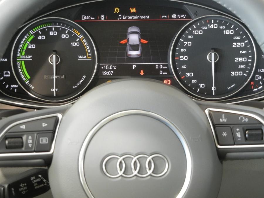 Панель приборов Audi A6 3.0T S-Line Sedan (4G, C7) 2011 года  (WW) (фото 67 из 115)